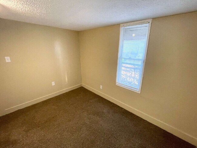 Building Photo - Warren Township 3BR Home!