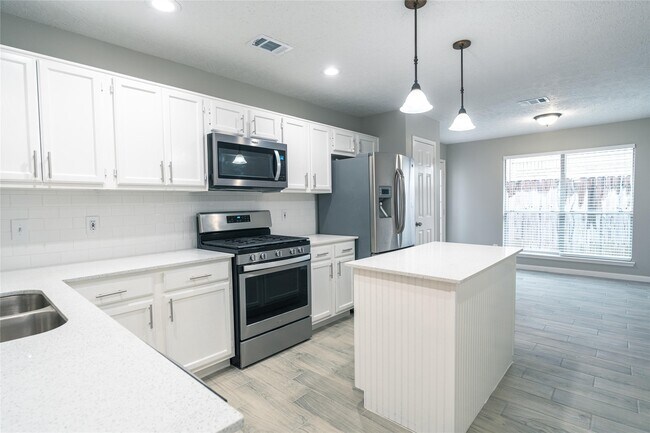 Building Photo - 8926 Sunny Point Dr