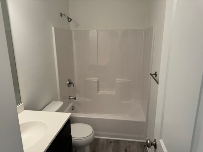 Building Photo - 221 Faulk Dr