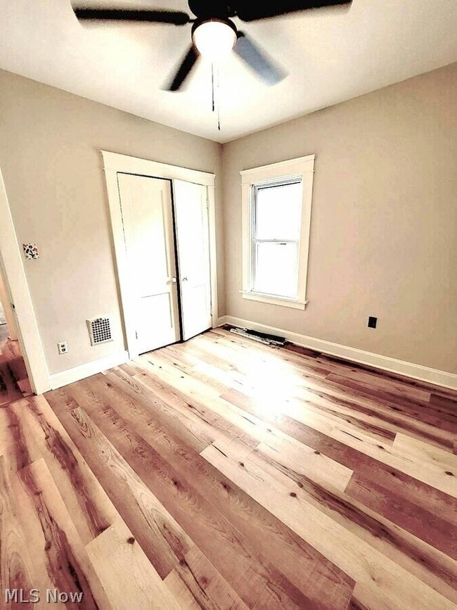 Building Photo - 1303 Lakeland Ave