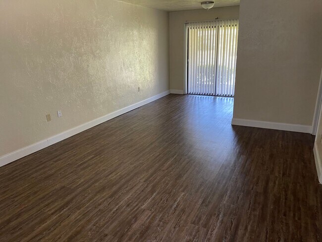 Building Photo - PORTLAND TOWNHOMES