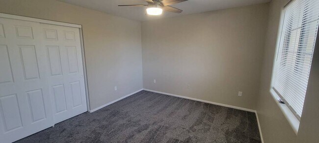 Building Photo - 564 W 12th St