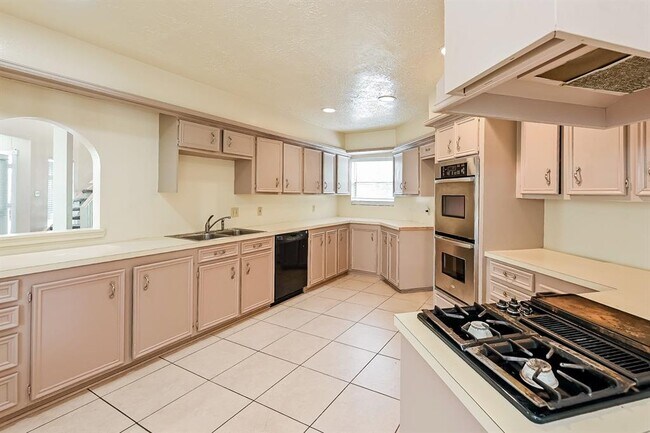 Building Photo - 14907 El Grande Dr