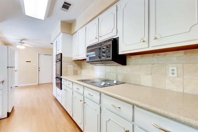 Building Photo - 2609 Richcreek Rd