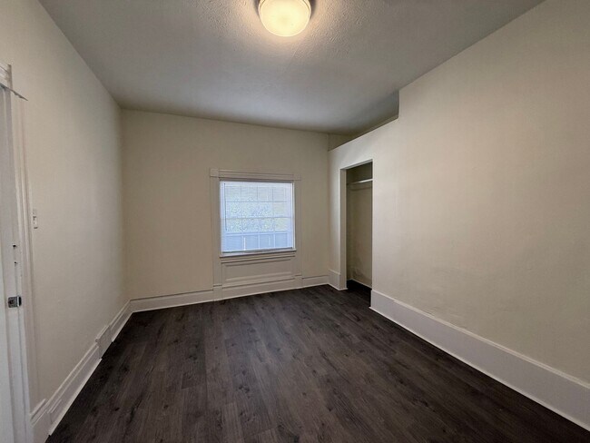 Building Photo - Updated 4BR / 2 Bath Home with off-street parking!