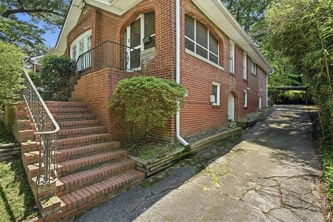 Building Photo - 1513 Melrose Dr SW