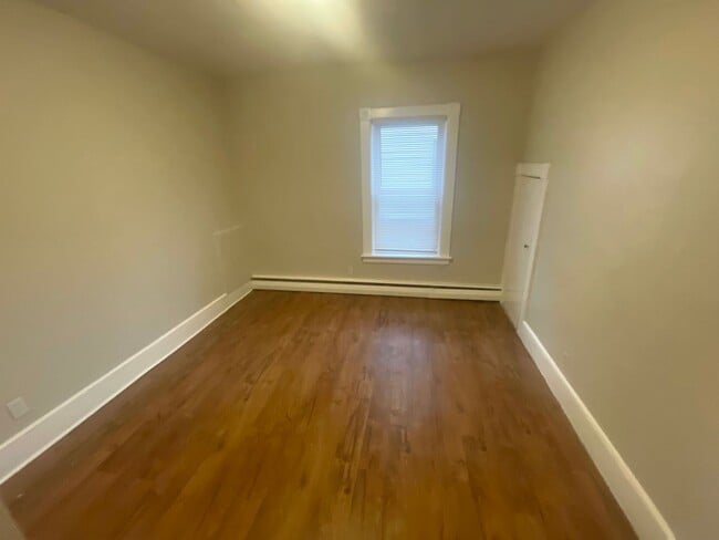 Building Photo - 187 Worcester St