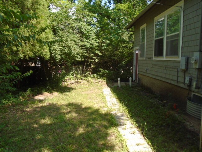 Building Photo - 1810 Leavenworth St