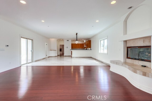 Building Photo - 512 N Juanita Ave