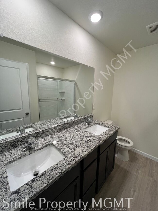 Building Photo - townhouse