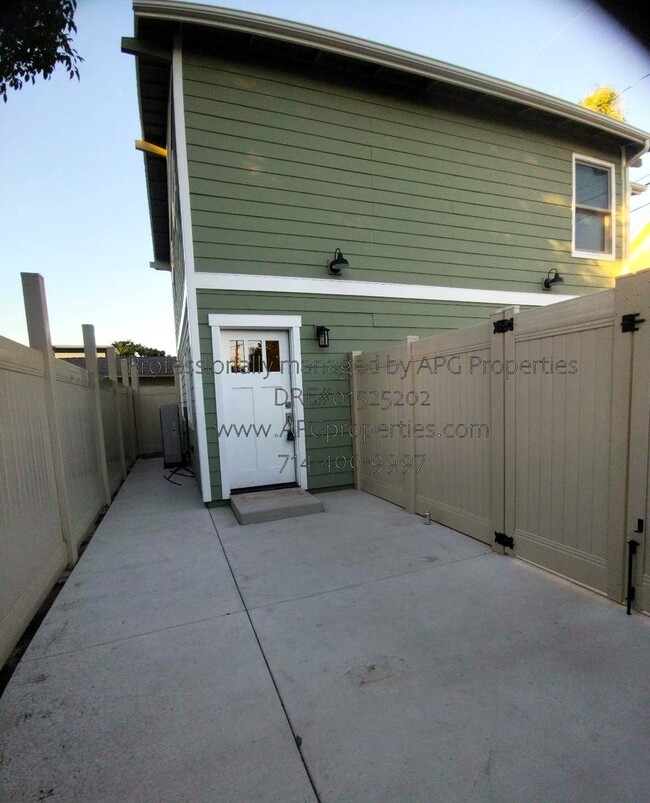 Building Photo - 2 Bedroom + 2 Bathroom ADU in Fullerton - ...