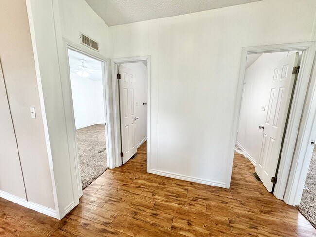 Building Photo - *AVAILABLE NOW* An absolute must see!  5 bedrooms, 3 baths in Burnet, TX.