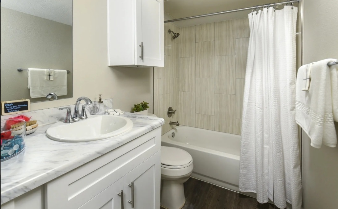 Building Photo - 600 Barwood Park