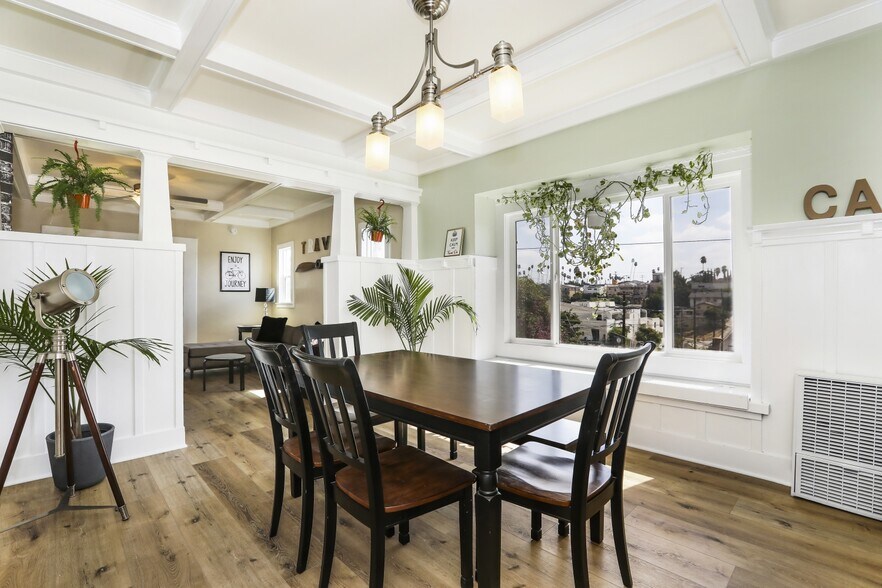 Building Photo - 3220 E 6th St