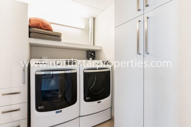 Building Photo - Unobstructed Views at The Strand