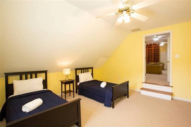 Building Photo - 2531 Old Salem Cir SE