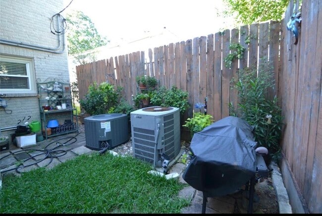 Building Photo - 1505 McDuffie St