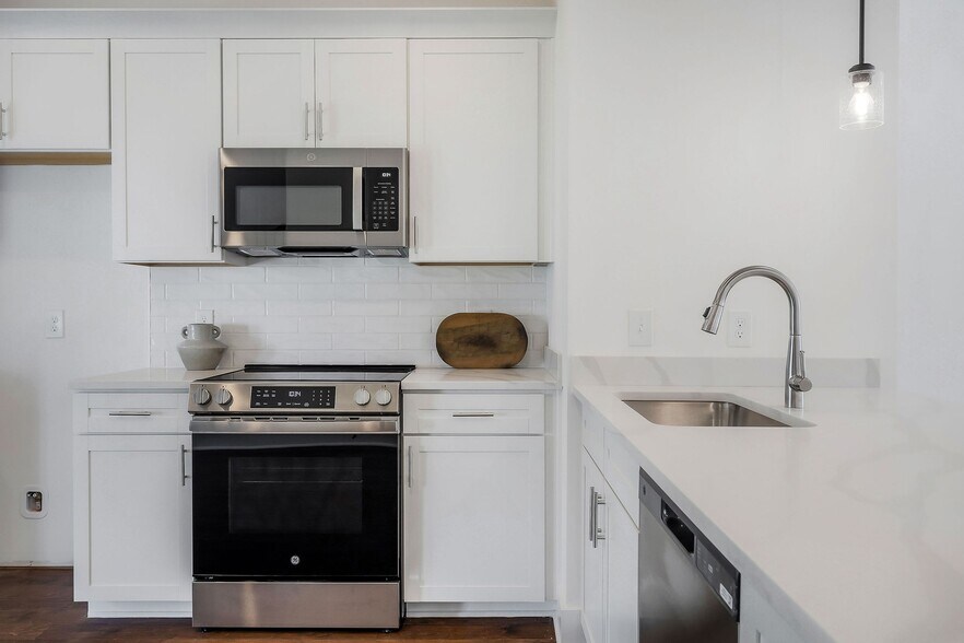 Building Photo - 211 S High St