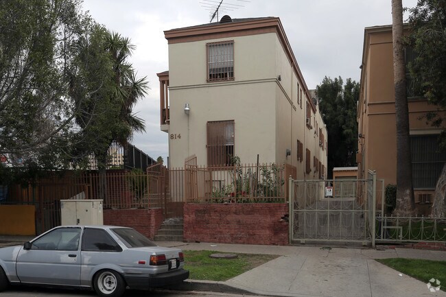 Primary Photo - 820 S Serrano Ave