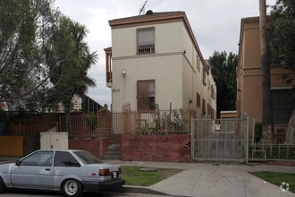 Building Photo - 820 S Serrano Ave