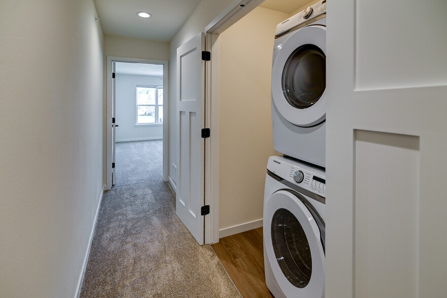 Building Photo - 4879 Lacy Rd