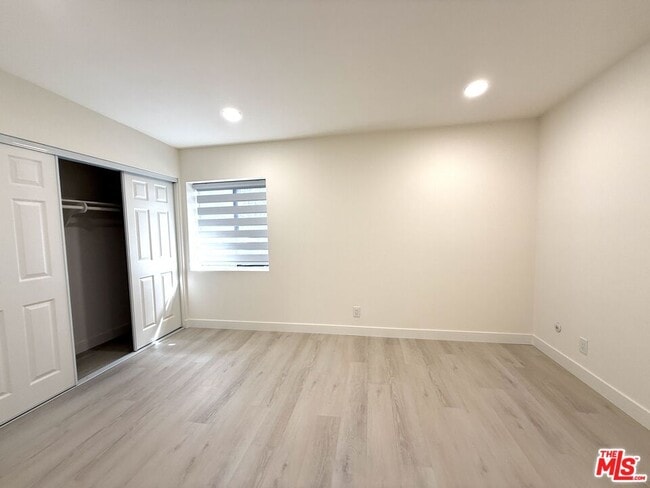 Building Photo - 3130 Montrose Ave