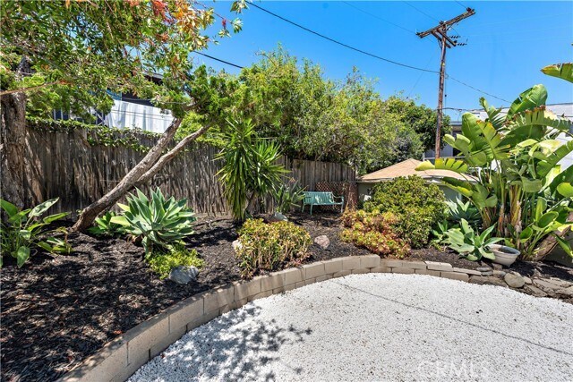 Building Photo - 1435 Bluebird Canyon Dr