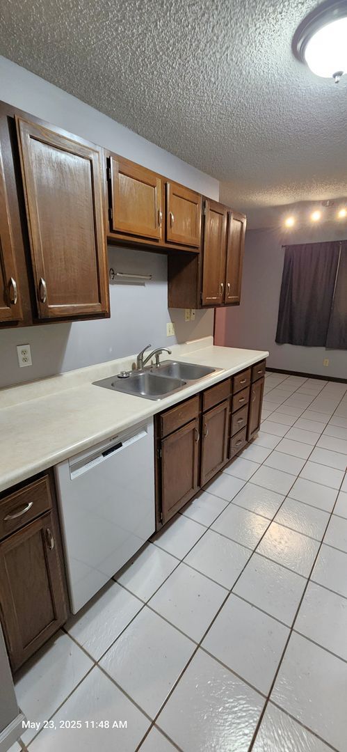 Building Photo - You'll love this 2BR + bsmt bonus rooms ra...