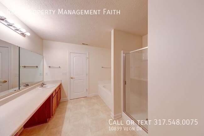 Building Photo - 10899 Veon Dr