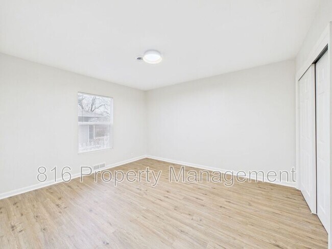 Building Photo - 11211 Corrington Ave