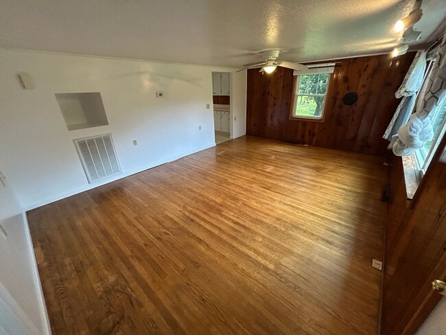 Building Photo - Four Bedroom House just outside Blacksburg