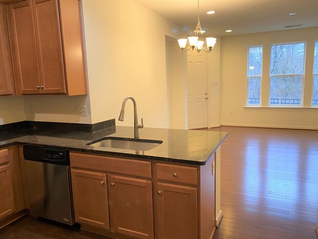 Building Photo - Stunning 3 Bedroom Townhouse in Gaithersburg!
