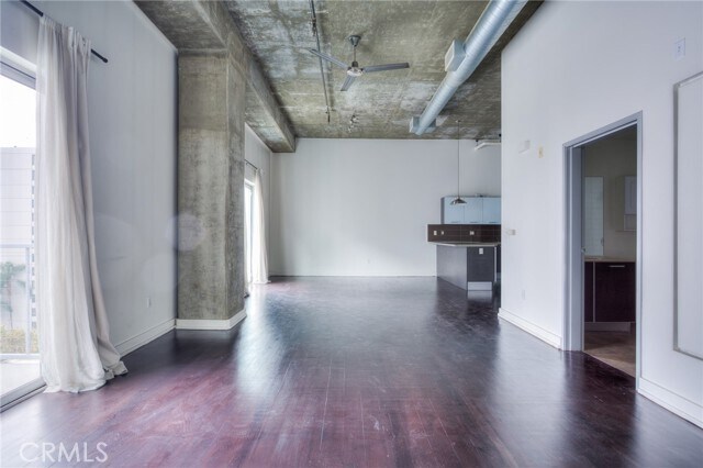 Building Photo - 645 W 9th St