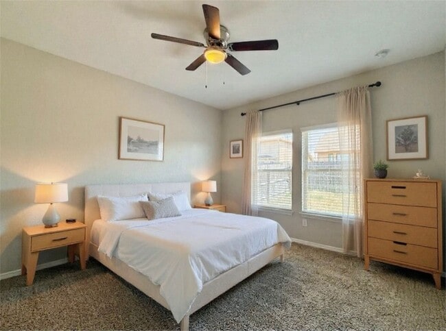 Building Photo - Northeast Crossing Neighborhood. Close to ...
