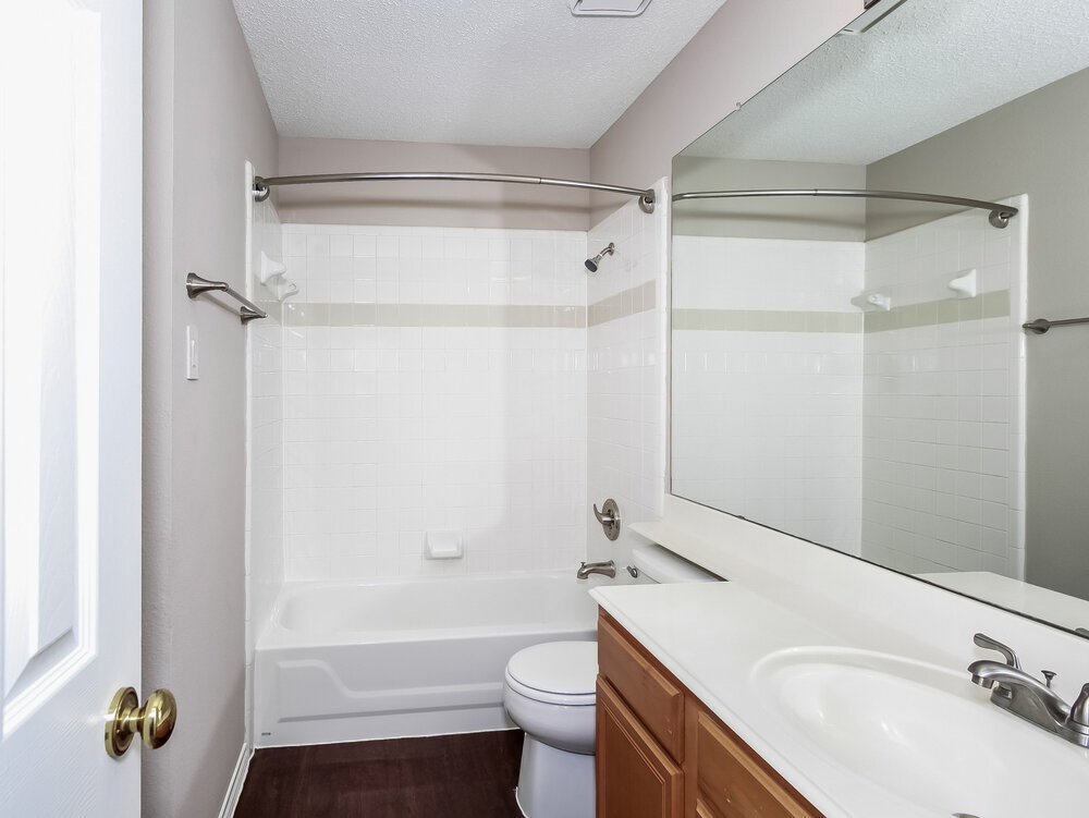 Building Photo - 952 Azalia Dr