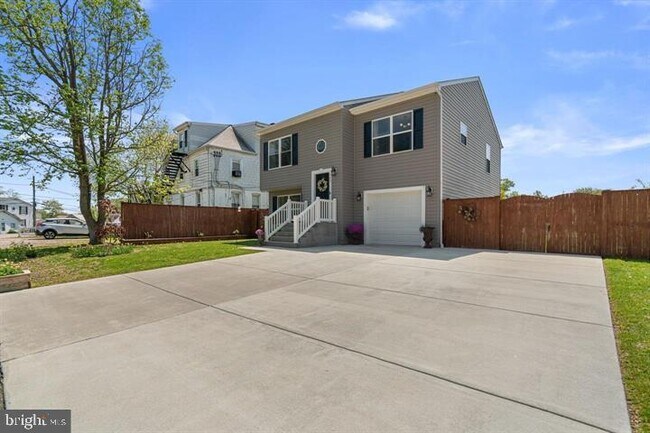 Building Photo - 465 Carvel Beach Rd