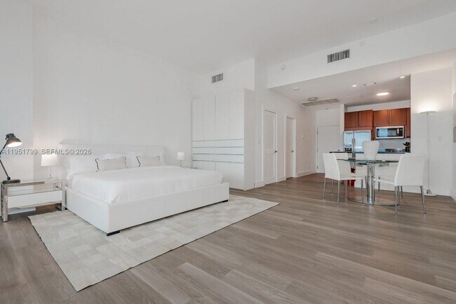 Building Photo - 2301 Collins Ave