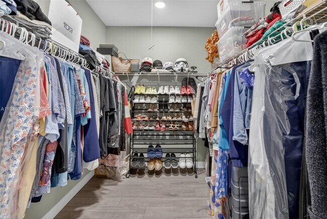 Building Photo - 12140 Village Pl