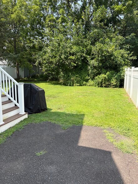 Building Photo - 634 W Broad St