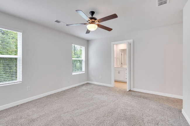 Building Photo - Two-story 3BR/2.5BA townhome in Foxcroft T...