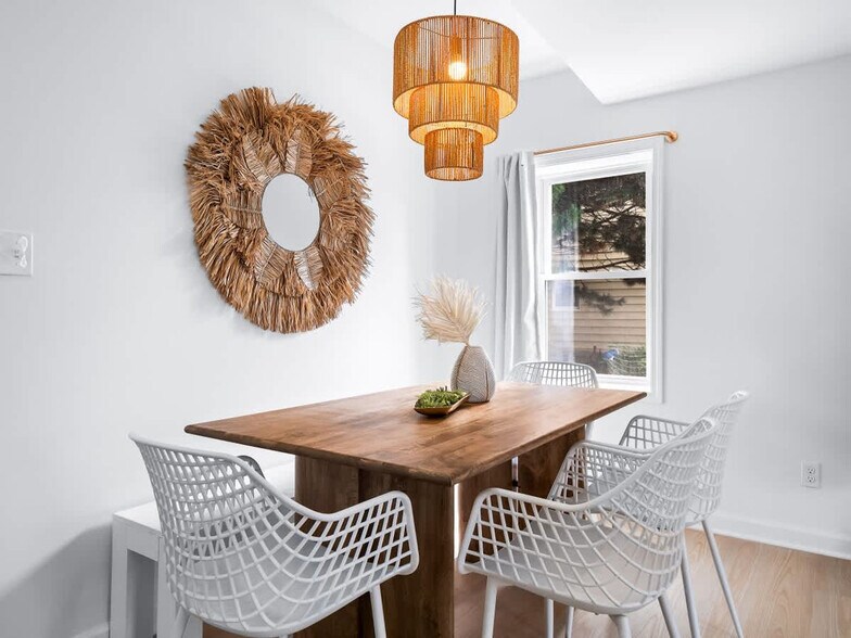 Building Photo - 1107 1st St