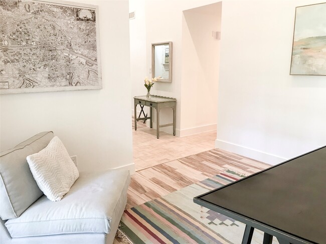 Building Photo - 5 Sandlily Ct