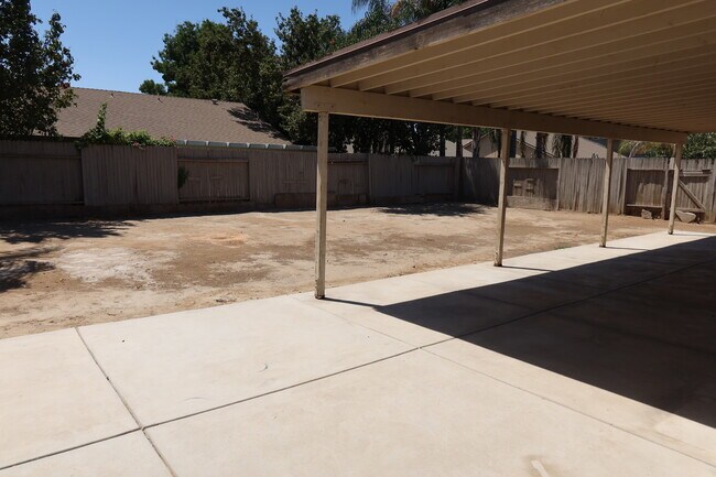 Building Photo - 305 Alysheba Dr