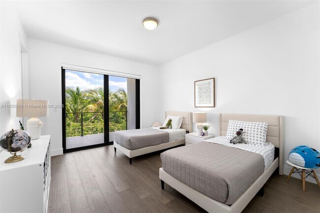 Building Photo - 16703 Botaniko Dr S