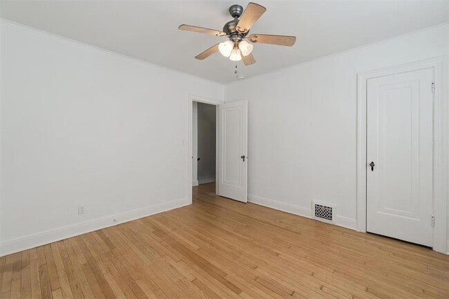 Building Photo - 1905 N Brauer Ave