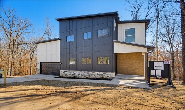 Building Photo - 20 Bobwith Ln