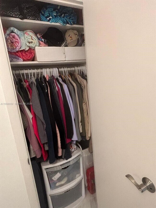 Building Photo - 10101 E Bay Harbor Dr