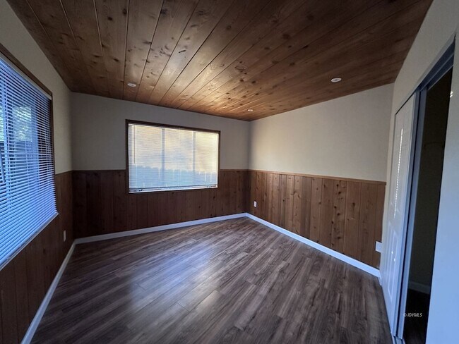 Building Photo - 26785 Cedar St