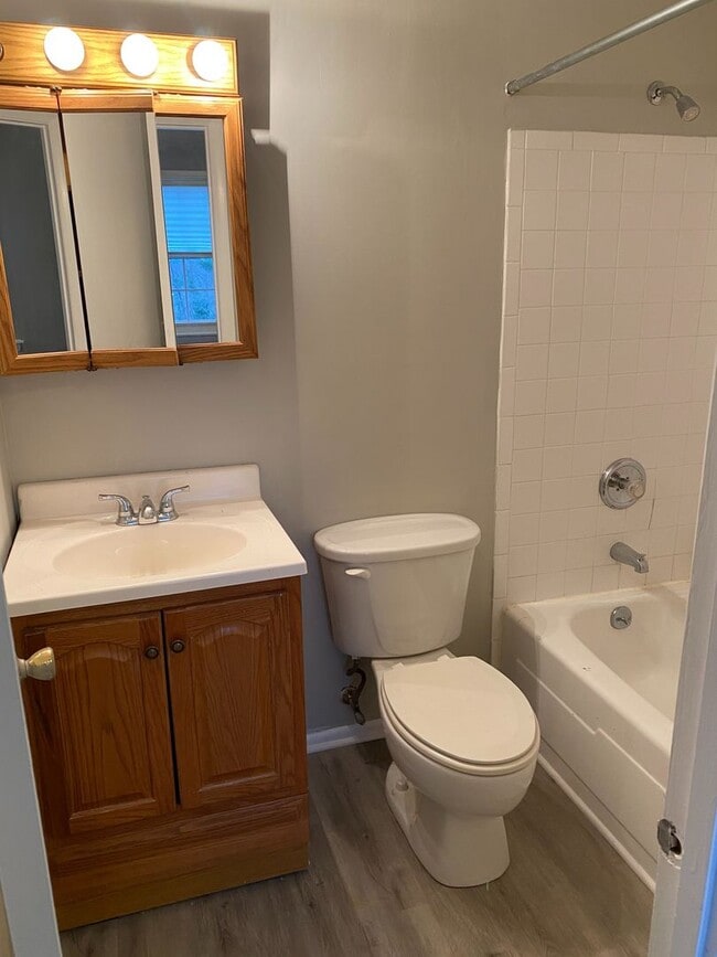 Building Photo - Townhome in Millersville