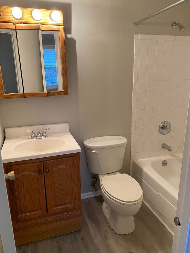 Building Photo - Townhome in Millersville